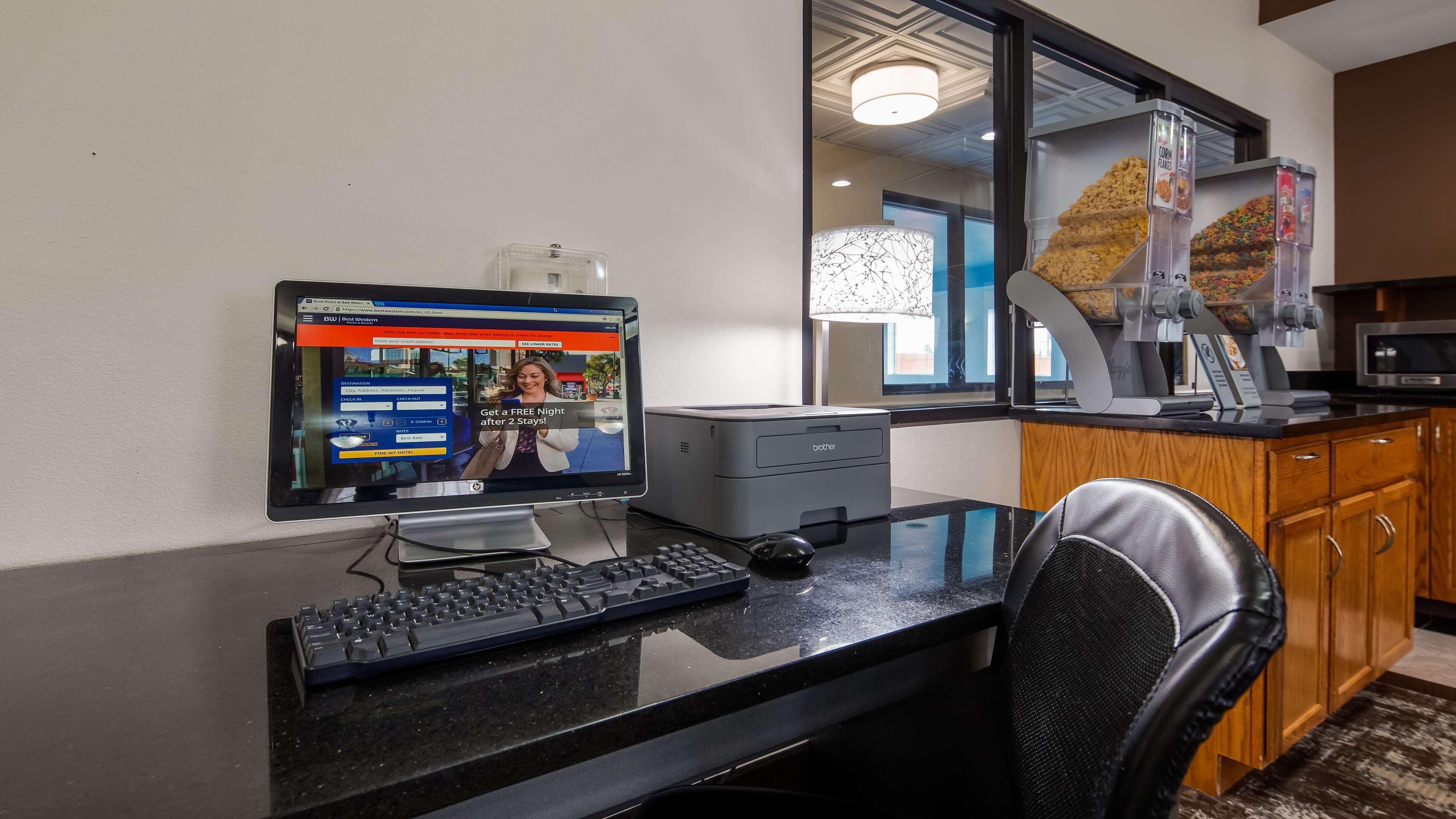 Best Western Plus Wakeeney Inn & Suites Exteriér fotografie